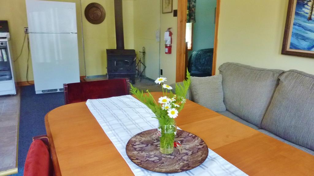 Silver Springs Cottage Resort Harcourt Экстерьер фото